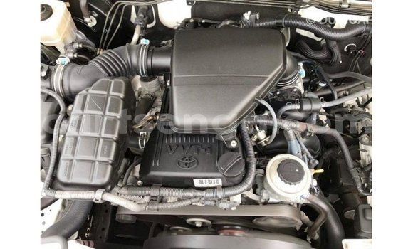 Acheter Import Voiture Toyota Prado Blanc à Import - Dubai, Hhohho Acheter Import Voiture Toyota Prado Blanc à Import - Dubai, Hhohho