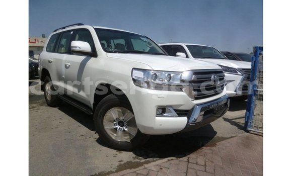 Buy Import Toyota Land Cruiser White Car in Import - Dubai in Hhohho Buy Import Toyota Land Cruiser White Car in Import - Dubai in Hhohho
