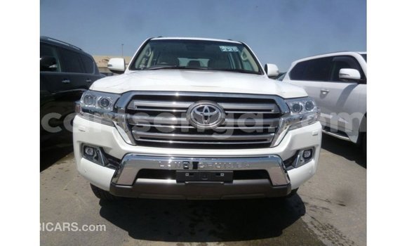 Buy Import Toyota Land Cruiser White Car in Import - Dubai in Hhohho Buy Import Toyota Land Cruiser White Car in Import - Dubai in Hhohho