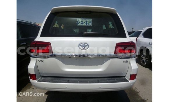Buy Import Toyota Land Cruiser White Car in Import - Dubai in Hhohho Buy Import Toyota Land Cruiser White Car in Import - Dubai in Hhohho