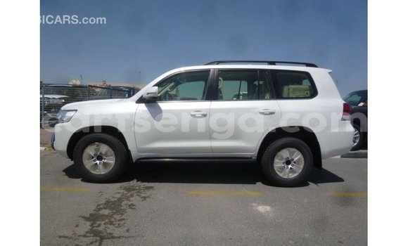 Buy Import Toyota Land Cruiser White Car in Import - Dubai in Hhohho Buy Import Toyota Land Cruiser White Car in Import - Dubai in Hhohho