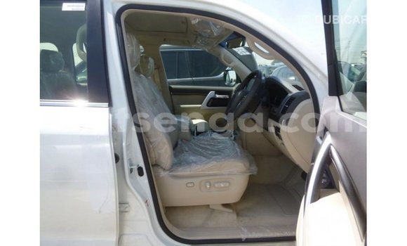 Buy Import Toyota Land Cruiser White Car in Import - Dubai in Hhohho Buy Import Toyota Land Cruiser White Car in Import - Dubai in Hhohho