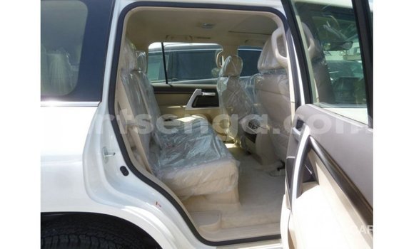 Buy Import Toyota Land Cruiser White Car in Import - Dubai in Hhohho Buy Import Toyota Land Cruiser White Car in Import - Dubai in Hhohho