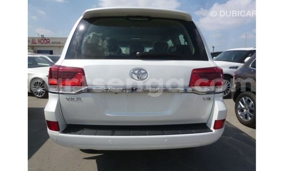 Acheter Import Voiture Toyota Land Cruiser Blanc à Import - Dubai, Hhohho Acheter Import Voiture Toyota Land Cruiser Blanc à Import - Dubai, Hhohho