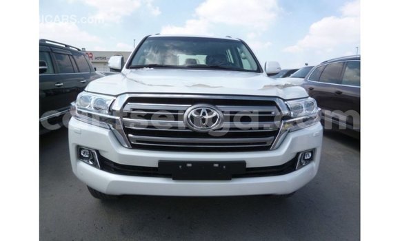 Acheter Import Voiture Toyota Land Cruiser Blanc à Import - Dubai, Hhohho Acheter Import Voiture Toyota Land Cruiser Blanc à Import - Dubai, Hhohho