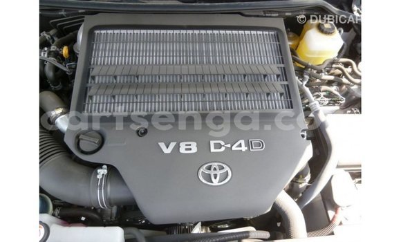 Acheter Import Voiture Toyota Land Cruiser Blanc à Import - Dubai, Hhohho Acheter Import Voiture Toyota Land Cruiser Blanc à Import - Dubai, Hhohho