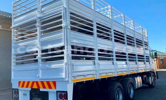 Nunua Ilio tumika Nissan UD White Lori ndani ya Manzini nchini Manzini Nunua Ilio tumika Nissan UD White Lori ndani ya Manzini nchini Manzini