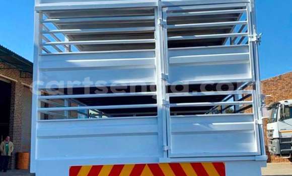 Nunua Ilio tumika Nissan UD White Lori ndani ya Manzini nchini Manzini Nunua Ilio tumika Nissan UD White Lori ndani ya Manzini nchini Manzini