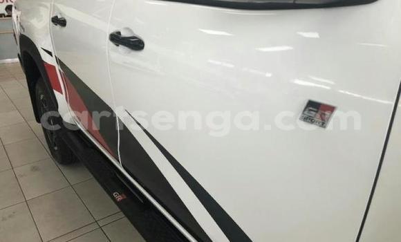 Nunua Ilio tumika Toyota Hilux White Gari ndani ya Manzini nchini Manzini Nunua Ilio tumika Toyota Hilux White Gari ndani ya Manzini nchini Manzini
