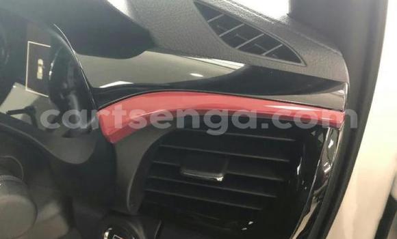 Nunua Ilio tumika Toyota Hilux White Gari ndani ya Manzini nchini Manzini Nunua Ilio tumika Toyota Hilux White Gari ndani ya Manzini nchini Manzini