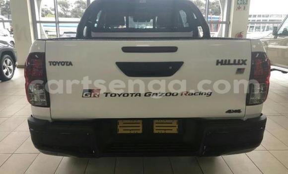 Nunua Ilio tumika Toyota Hilux White Gari ndani ya Manzini nchini Manzini Nunua Ilio tumika Toyota Hilux White Gari ndani ya Manzini nchini Manzini