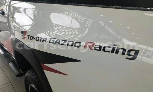 Nunua Ilio tumika Toyota Hilux White Gari ndani ya Manzini nchini Manzini Nunua Ilio tumika Toyota Hilux White Gari ndani ya Manzini nchini Manzini