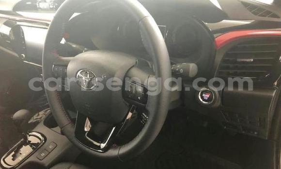 Nunua Ilio tumika Toyota Hilux White Gari ndani ya Manzini nchini Manzini Nunua Ilio tumika Toyota Hilux White Gari ndani ya Manzini nchini Manzini