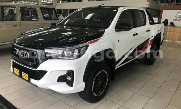 Nunua Ilio tumika Toyota Hilux White Gari ndani ya Manzini nchini Manzini Nunua Ilio tumika Toyota Hilux White Gari ndani ya Manzini nchini Manzini