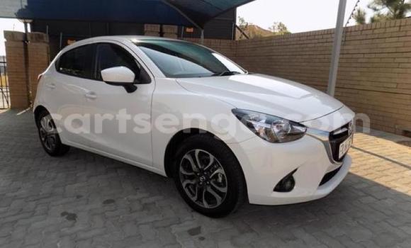 Nunua Ilio tumika Mazda Mazda 2 White Gari ndani ya Manzini nchini Manzini Nunua Ilio tumika Mazda Mazda 2 White Gari ndani ya Manzini nchini Manzini
