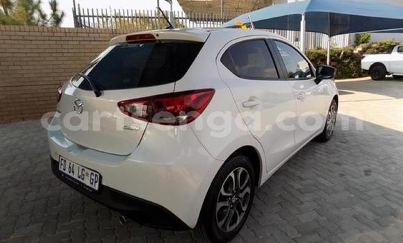 Nunua Ilio tumika Mazda Mazda 2 White Gari ndani ya Manzini nchini Manzini Nunua Ilio tumika Mazda Mazda 2 White Gari ndani ya Manzini nchini Manzini