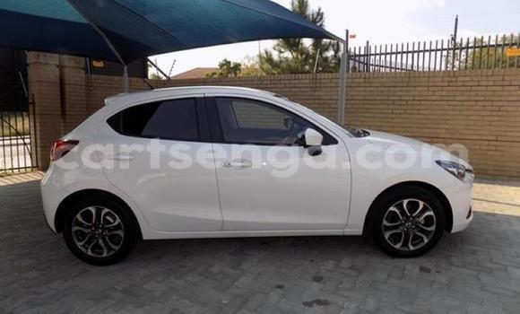 Nunua Ilio tumika Mazda Mazda 2 White Gari ndani ya Manzini nchini Manzini Nunua Ilio tumika Mazda Mazda 2 White Gari ndani ya Manzini nchini Manzini