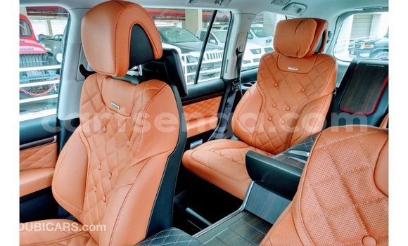 Nunua Imported Toyota Land Cruiser Black Gari ndani ya Import - Dubai nchini Hhohho Nunua Imported Toyota Land Cruiser Black Gari ndani ya Import - Dubai nchini Hhohho