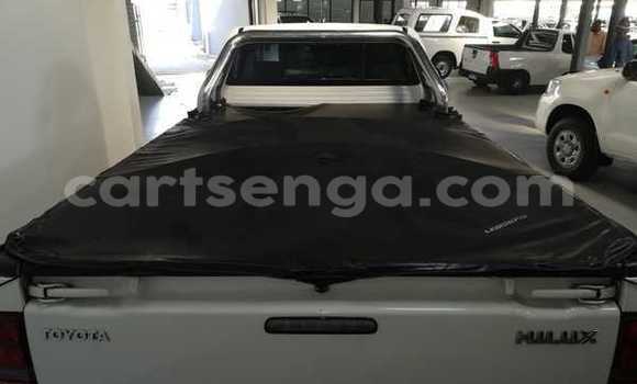 Nunua Ilio tumika Toyota Hilux White Gari ndani ya Hlatikulu nchini Wilaya ya Shiselweni Nunua Ilio tumika Toyota Hilux White Gari ndani ya Hlatikulu nchini Wilaya ya Shiselweni
