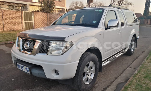 Nunua Ilio tumika Nissan Navara White Gari ndani ya Ezulwini nchini Hhohho Nunua Ilio tumika Nissan Navara White Gari ndani ya Ezulwini nchini Hhohho