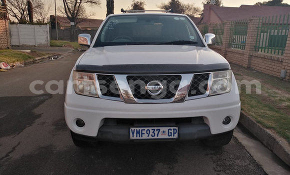 Nunua Ilio tumika Nissan Navara White Gari ndani ya Ezulwini nchini Hhohho Nunua Ilio tumika Nissan Navara White Gari ndani ya Ezulwini nchini Hhohho