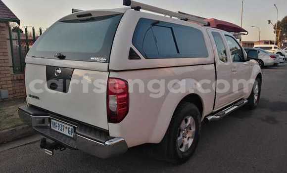 Nunua Ilio tumika Nissan Navara White Gari ndani ya Ezulwini nchini Hhohho Nunua Ilio tumika Nissan Navara White Gari ndani ya Ezulwini nchini Hhohho