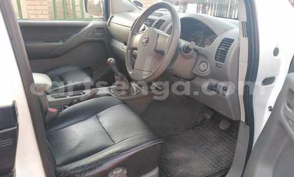 Nunua Ilio tumika Nissan Navara White Gari ndani ya Ezulwini nchini Hhohho Nunua Ilio tumika Nissan Navara White Gari ndani ya Ezulwini nchini Hhohho