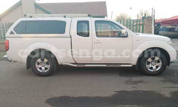 Nunua Ilio tumika Nissan Navara White Gari ndani ya Ezulwini nchini Hhohho Nunua Ilio tumika Nissan Navara White Gari ndani ya Ezulwini nchini Hhohho