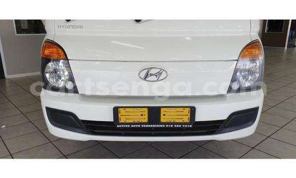 Acheter Occasion Utilitaire Hyundai H200 Blanc à Malkerns, Manzini Acheter Occasion Utilitaire Hyundai H200 Blanc à Malkerns, Manzini