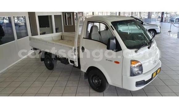 Acheter Occasion Utilitaire Hyundai H200 Blanc à Malkerns, Manzini Acheter Occasion Utilitaire Hyundai H200 Blanc à Malkerns, Manzini