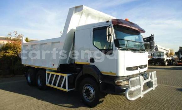 Buy Used Renault Trafic White Truck in Hlatikulu in Shiselweni District Buy Used Renault Trafic White Truck in Hlatikulu in Shiselweni District