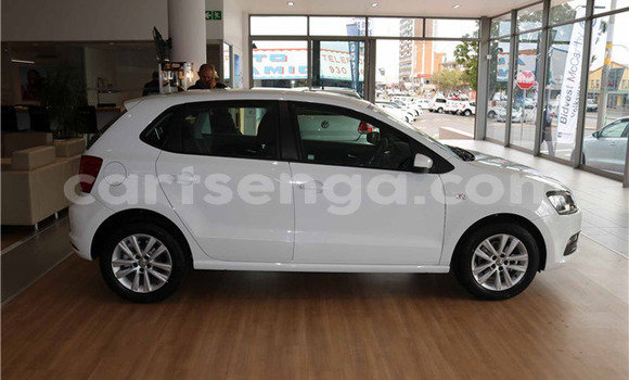 Nunua Ilio tumika Volkswagen Polo White Gari ndani ya Ezulwini nchini Hhohho Nunua Ilio tumika Volkswagen Polo White Gari ndani ya Ezulwini nchini Hhohho