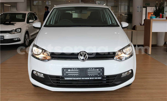 Nunua Ilio tumika Volkswagen Polo White Gari ndani ya Ezulwini nchini Hhohho Nunua Ilio tumika Volkswagen Polo White Gari ndani ya Ezulwini nchini Hhohho