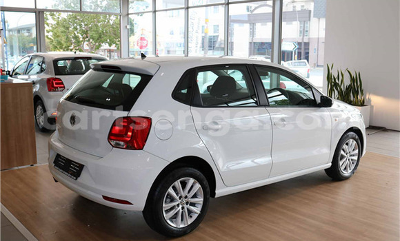 Nunua Ilio tumika Volkswagen Polo White Gari ndani ya Ezulwini nchini Hhohho Nunua Ilio tumika Volkswagen Polo White Gari ndani ya Ezulwini nchini Hhohho