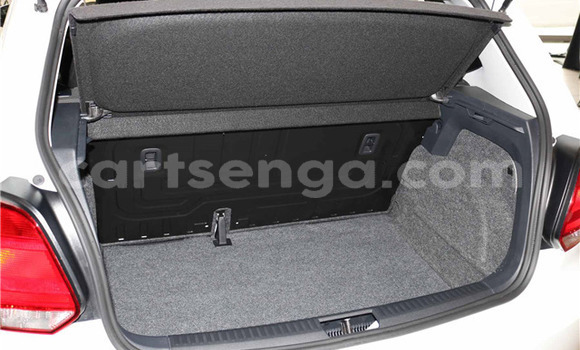 Nunua Ilio tumika Volkswagen Polo White Gari ndani ya Ezulwini nchini Hhohho Nunua Ilio tumika Volkswagen Polo White Gari ndani ya Ezulwini nchini Hhohho