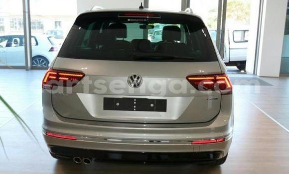 Nunua Ilio tumika Volkswagen Tiguan Silver Gari ndani ya Bulembu nchini Hhohho Nunua Ilio tumika Volkswagen Tiguan Silver Gari ndani ya Bulembu nchini Hhohho