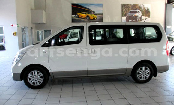 Nunua Ilio tumika Hyundai H1 White Gari ndani ya Hlatikulu nchini Wilaya ya Shiselweni Nunua Ilio tumika Hyundai H1 White Gari ndani ya Hlatikulu nchini Wilaya ya Shiselweni