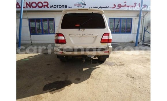 Nunua Imported Toyota Land Cruiser White Gari ndani ya Import - Dubai nchini Hhohho Nunua Imported Toyota Land Cruiser White Gari ndani ya Import - Dubai nchini Hhohho