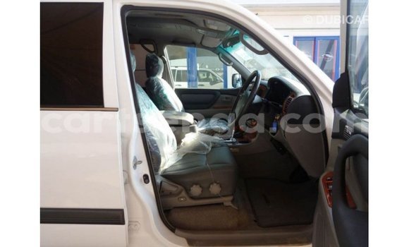 Nunua Imported Toyota Land Cruiser White Gari ndani ya Import - Dubai nchini Hhohho Nunua Imported Toyota Land Cruiser White Gari ndani ya Import - Dubai nchini Hhohho