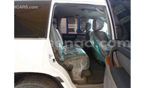 Nunua Imported Toyota Land Cruiser White Gari ndani ya Import - Dubai nchini Hhohho Nunua Imported Toyota Land Cruiser White Gari ndani ya Import - Dubai nchini Hhohho