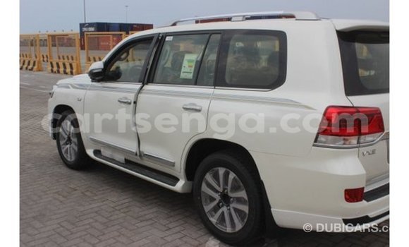 Nunua Imported Toyota Land Cruiser White Gari ndani ya Import - Dubai nchini Hhohho Nunua Imported Toyota Land Cruiser White Gari ndani ya Import - Dubai nchini Hhohho
