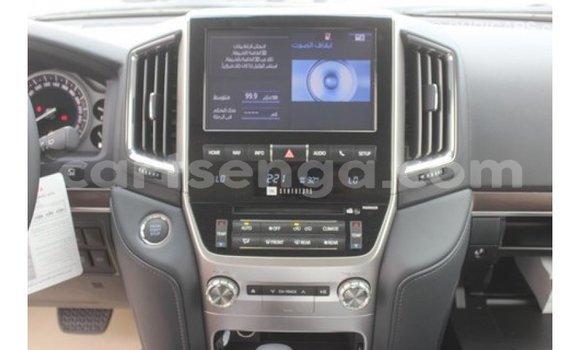 Nunua Imported Toyota Land Cruiser White Gari ndani ya Import - Dubai nchini Hhohho Nunua Imported Toyota Land Cruiser White Gari ndani ya Import - Dubai nchini Hhohho