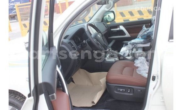 Nunua Imported Toyota Land Cruiser White Gari ndani ya Import - Dubai nchini Hhohho Nunua Imported Toyota Land Cruiser White Gari ndani ya Import - Dubai nchini Hhohho