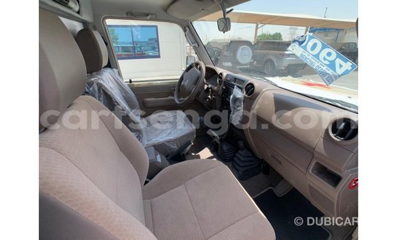 Buy Import Toyota Land Cruiser Beige Car in Import - Dubai in Hhohho Buy Import Toyota Land Cruiser Beige Car in Import - Dubai in Hhohho