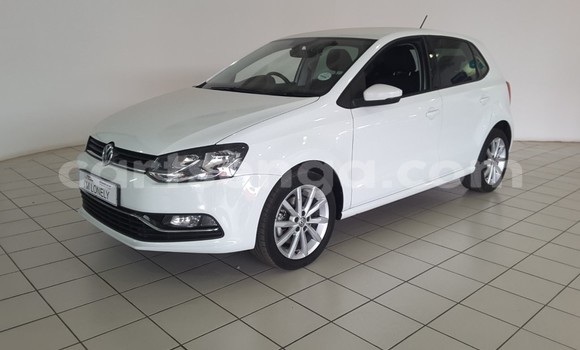 Nunua Ilio tumika Volkswagen Polo White Gari ndani ya Ezulwini nchini Hhohho Nunua Ilio tumika Volkswagen Polo White Gari ndani ya Ezulwini nchini Hhohho