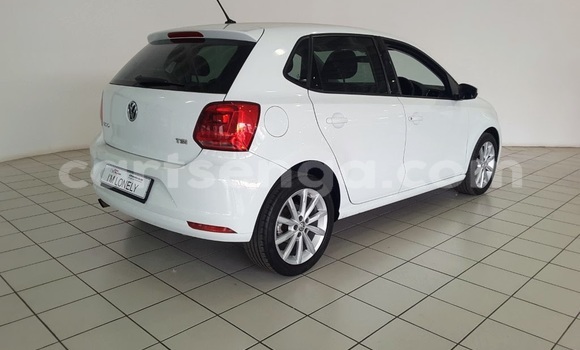Nunua Ilio tumika Volkswagen Polo White Gari ndani ya Ezulwini nchini Hhohho Nunua Ilio tumika Volkswagen Polo White Gari ndani ya Ezulwini nchini Hhohho