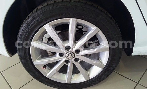 Nunua Ilio tumika Volkswagen Polo White Gari ndani ya Ezulwini nchini Hhohho Nunua Ilio tumika Volkswagen Polo White Gari ndani ya Ezulwini nchini Hhohho