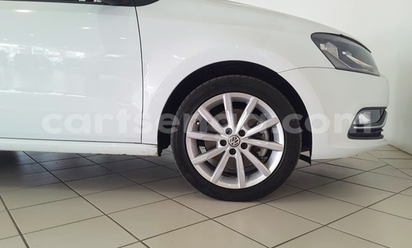 Nunua Ilio tumika Volkswagen Polo White Gari ndani ya Ezulwini nchini Hhohho Nunua Ilio tumika Volkswagen Polo White Gari ndani ya Ezulwini nchini Hhohho