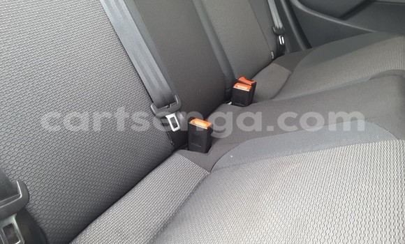 Nunua Ilio tumika Volkswagen Polo White Gari ndani ya Ezulwini nchini Hhohho Nunua Ilio tumika Volkswagen Polo White Gari ndani ya Ezulwini nchini Hhohho