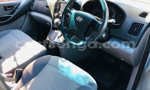 Nunua Ilio tumika Hyundai H1 White Gari ndani ya Hluti nchini Wilaya ya Shiselweni Nunua Ilio tumika Hyundai H1 White Gari ndani ya Hluti nchini Wilaya ya Shiselweni